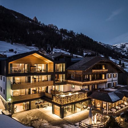 Hotel Ladinia Dolomites View Pozza di Fassa Kültér fotó