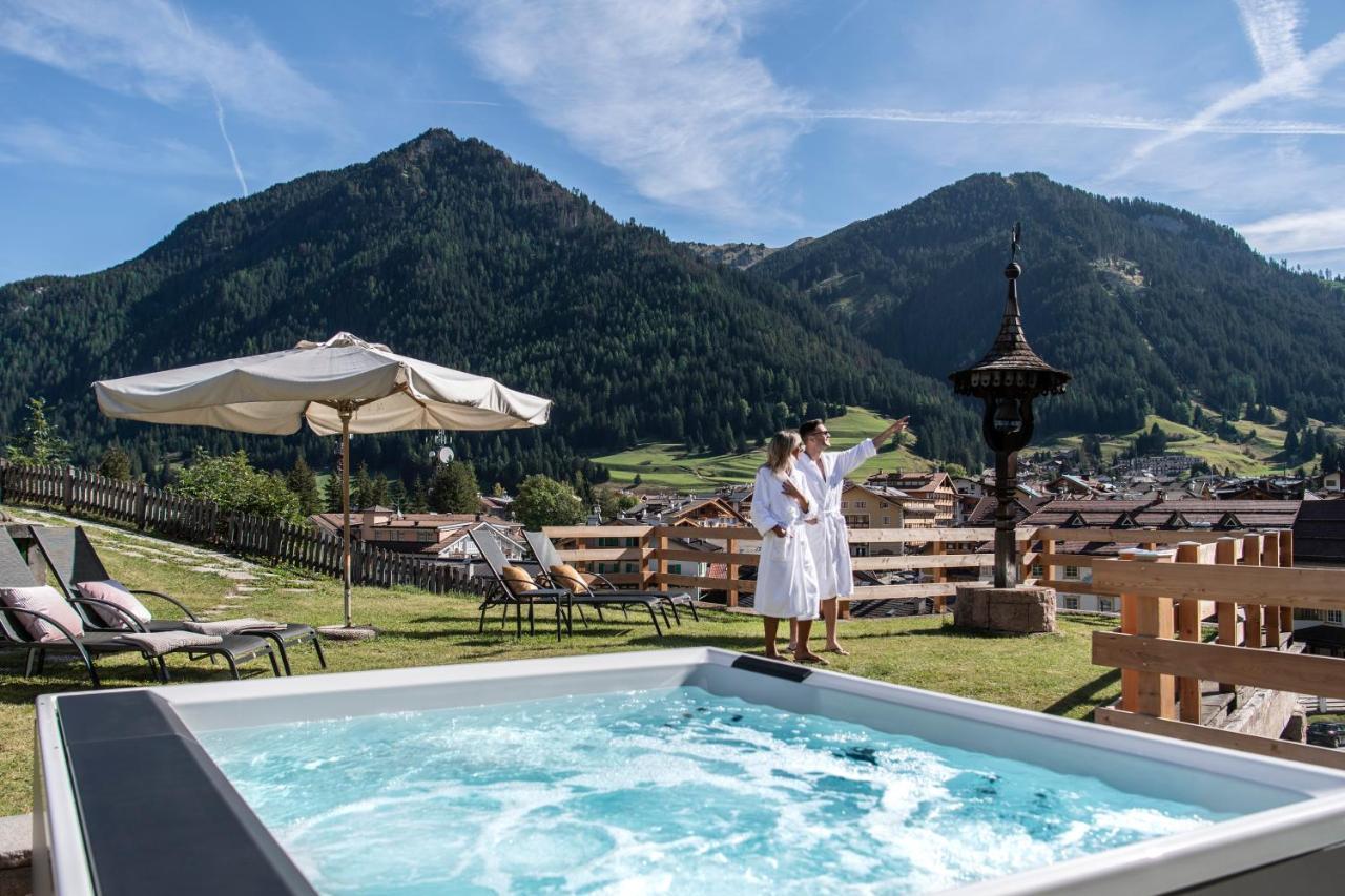Hotel Ladinia Dolomites View Pozza di Fassa Kültér fotó
