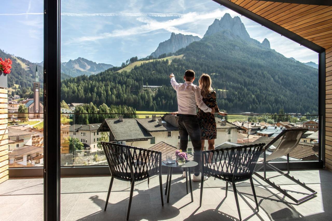 Hotel Ladinia Dolomites View Pozza di Fassa Kültér fotó