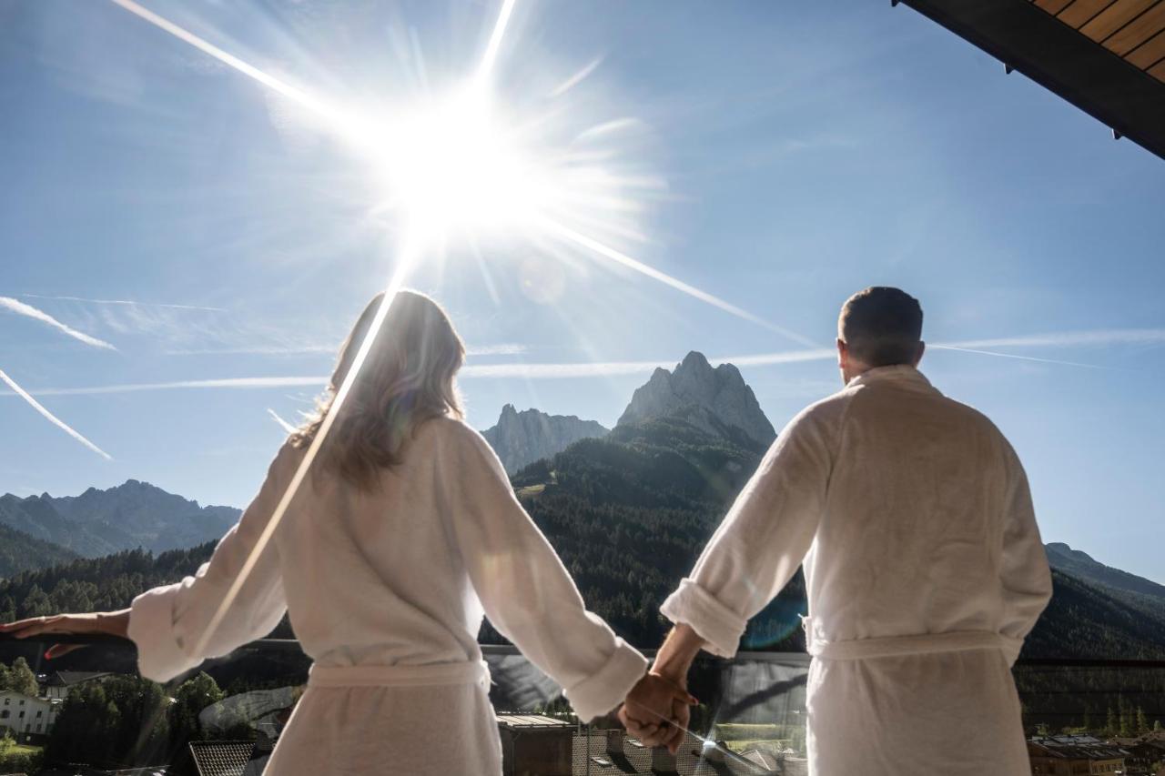 Hotel Ladinia Dolomites View Pozza di Fassa Kültér fotó