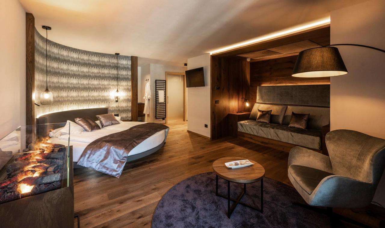 Hotel Ladinia Dolomites View Pozza di Fassa Kültér fotó