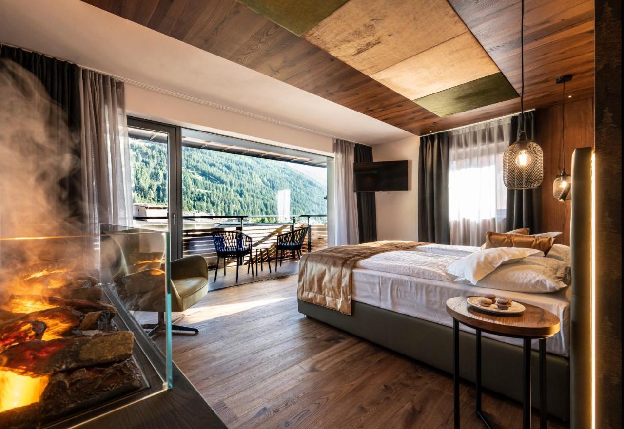 Hotel Ladinia Dolomites View Pozza di Fassa Kültér fotó
