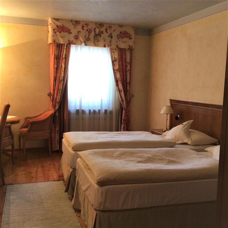 Hotel Ladinia Dolomites View Pozza di Fassa Kültér fotó