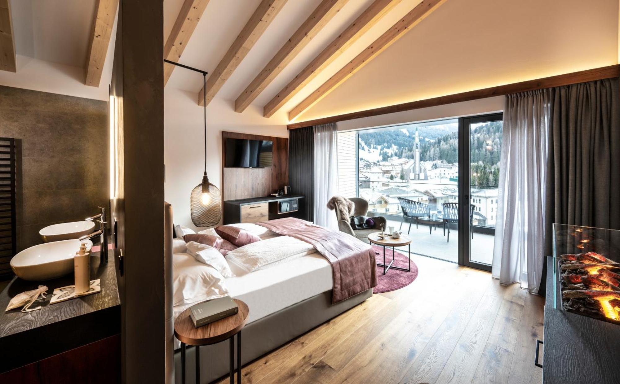 Hotel Ladinia Dolomites View Pozza di Fassa Kültér fotó